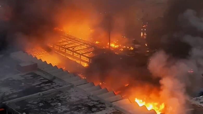 কার্গো সেকশনে এখনও দাউ দাউ করে জ্বলছে আগুন