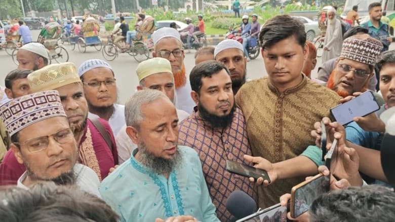 ইবতেদায়ী শিক্ষকদের বিক্ষোভ, উপদেষ্টার পদত্যাগ দাবি