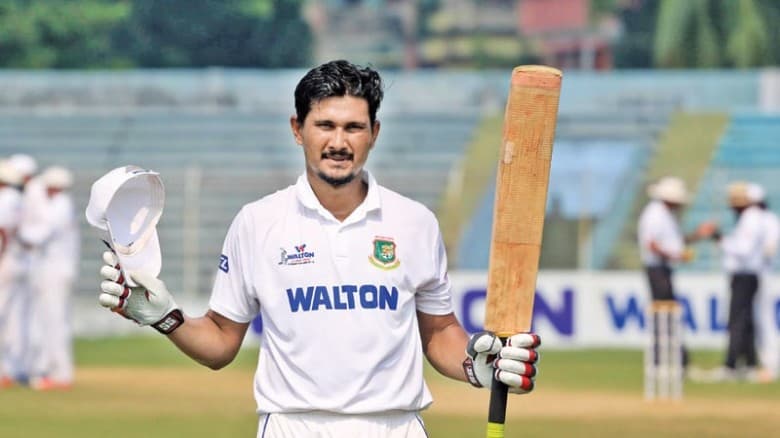 ম্যাচ চলাকালে মাঠেই লুটিয়ে পড়লেন ক্রিকেটার