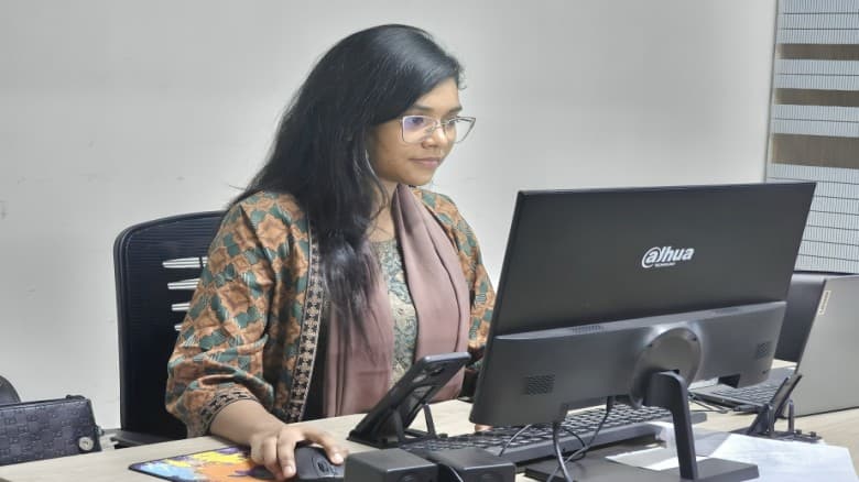 চাকরির পাশাপাশি আয়ের পাঁচটি জনপ্রিয় উপায়