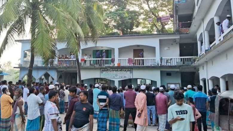 নোয়াখালীতে মাদরাসাছাত্রকে গলা কেটে হত্যা