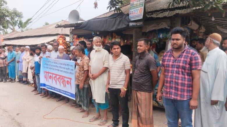 জয়পুরহাটে মিথ্যা মামলা প্রত্যাহারের দাবীতে মানববন্ধন
