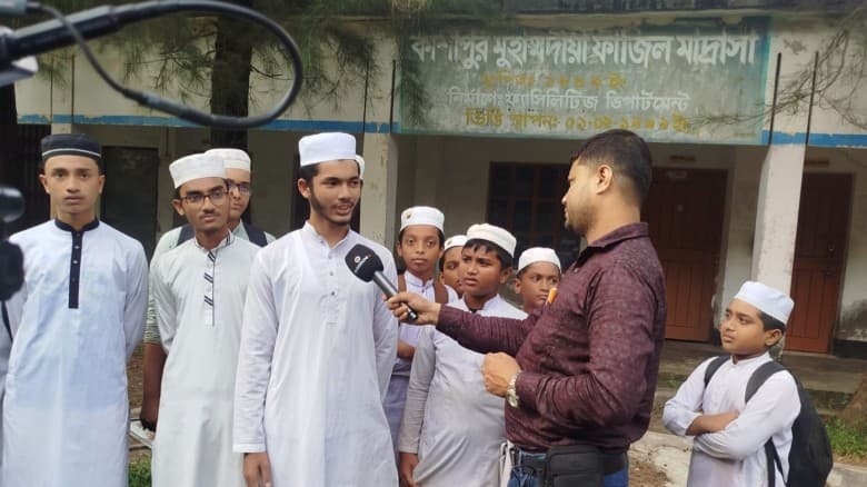 পাঁচ বছর ধরে তুলছেন বেতন, কেউ দেখেনি ক্লাস নিতে