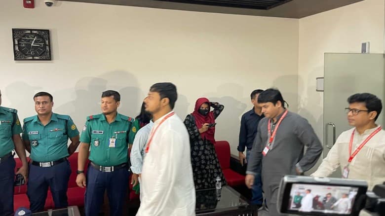 ইসির সঙ্গে এনসিপির বৈঠক শুরু