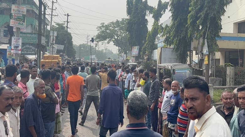 সাতক্ষীরায় মহাসড়ক অবরোধ