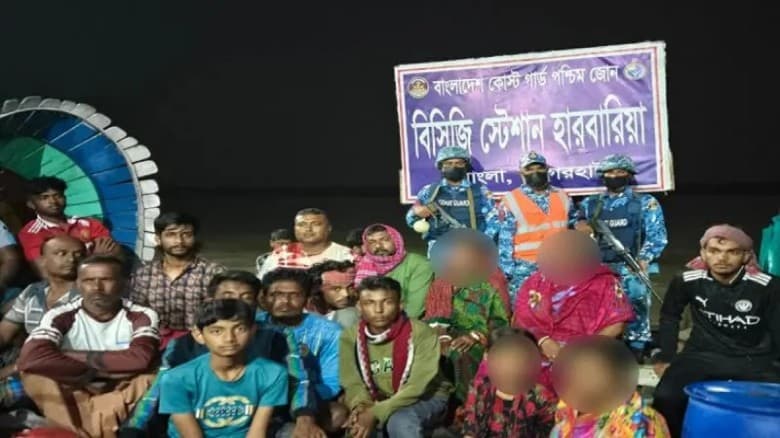 নদীতে ভাসমান ৪২ যাত্রীকে উদ্ধার করলো কোস্ট গার্ড