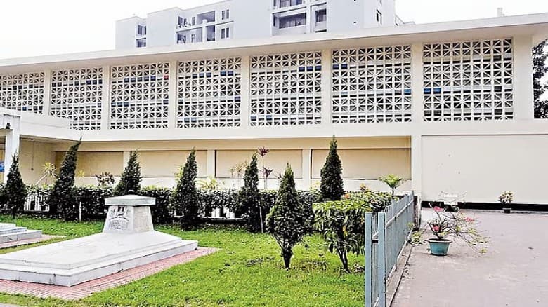 রমনায় গির্জা লক্ষ্য করে ককটেল বিস্ফোরণ