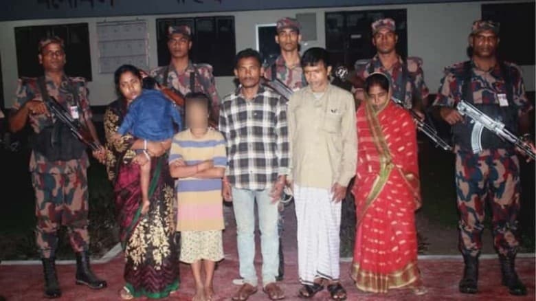 ২৯ বিজিবির হাতে ভারতের মানব পাচারকারী চক্রের সদস্য আটক