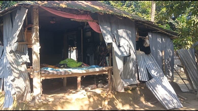 কুমারখালীতে পূর্ব শত্রুতার জের ধরে হামলা,  বসত বাড়ি ভাঙচুর-লুটপাট