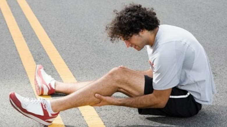 জুতোর ভুল মাপেই বাড়ছে হাঁটু ও কোমরের সমস্যা