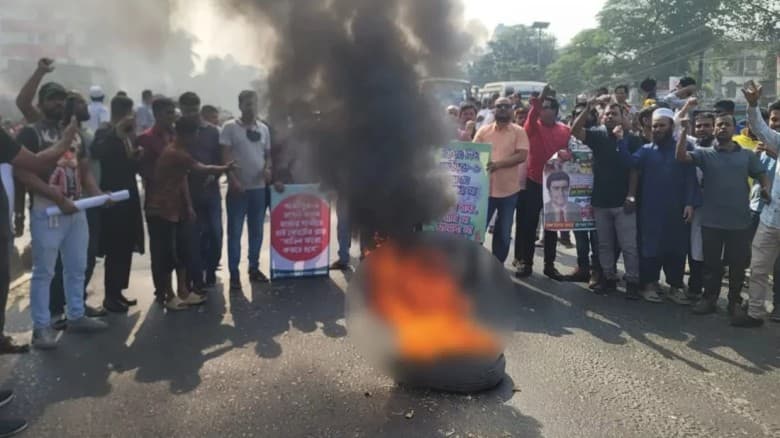 ঢাকা-ময়মনসিংহ মহাসড়কে টায়ার জ্বালিয়ে বিএনপির নেতাকর্মীদের বিক্ষোভ
