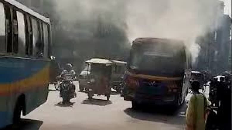 রাজধানীতে মিরপুরে বাসে আগুন