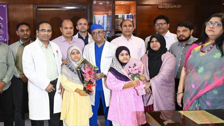মাইলস্টোন ট্র্যাজেডির যমজ দুই বোন তিন মাস পর বাড়ি ফিরল