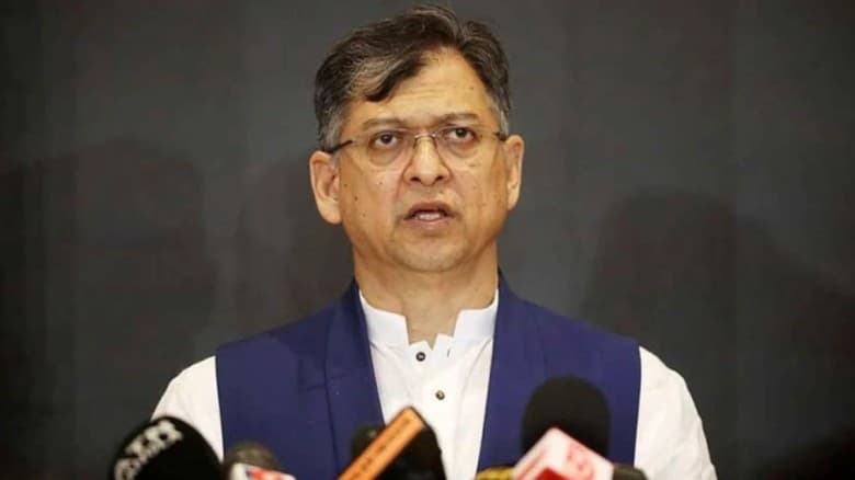 মূল দলিল থেকে বহু দূরে সরে গেছেন।