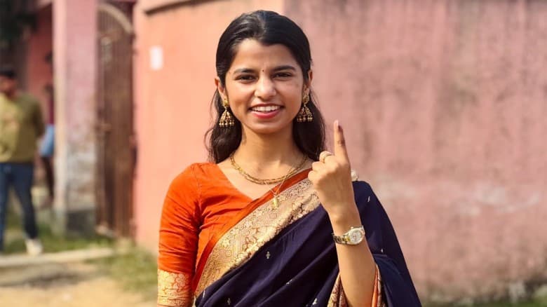 ভারতের প্রথম জেন জি বিধায়ক হলেন গায়িকা মৈথিলী ঠাকুর