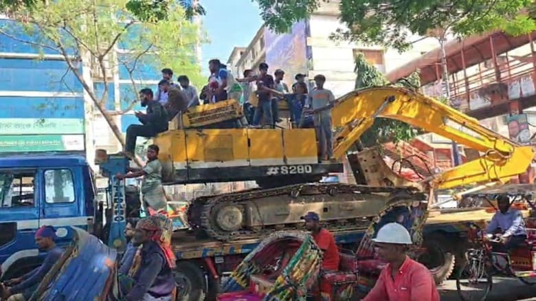 ধানমণ্ডি-৩২ ভাঙার চেষ্টা, সেনাবাহিনী রুখে দিল বুলডোজার