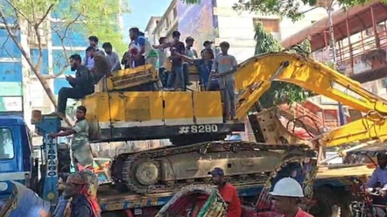 ‘ধানমন্ডি ৩২ গুঁড়িয়ে উন্মুক্ত খেলার মাঠ হবে’