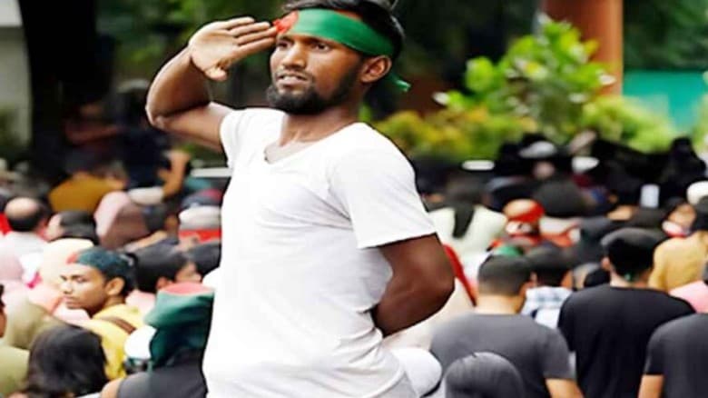 এনসিপির মনোনয়ন ফরম কিনলেন সেই রিকশাচালক