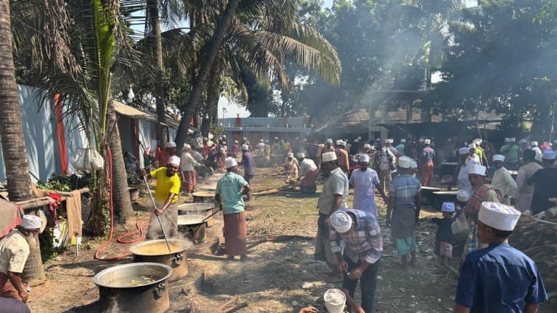 নবান্ন উৎসবকে ঘিরে চিশতীয়া তরিকার আস্তানায় বক্তদের  ঢল, ৮৩ মন চালের রান্না