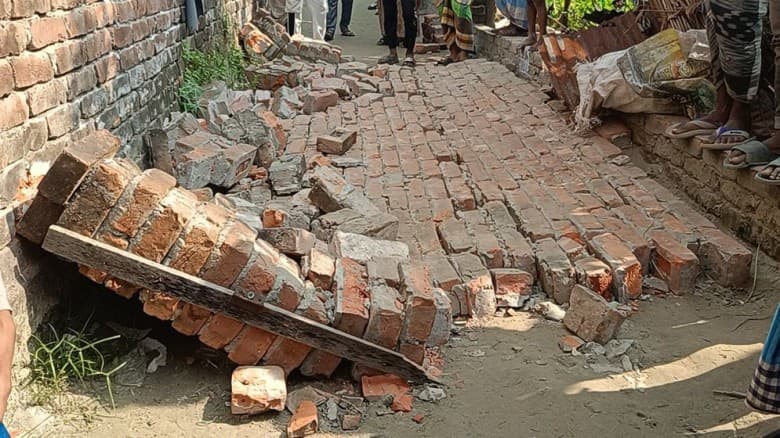 নারায়ণগঞ্জে ভূমিকম্পে দেয়াল ধসে নবজাতকের মৃত্যু, আহত দুই নারী