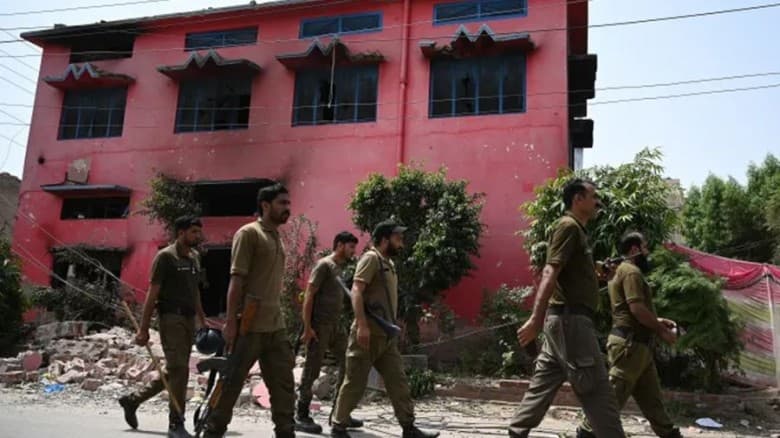 পাকিস্তানে গ্লু তৈরির কারখানায় বিস্ফোরণে নিহত ১৬