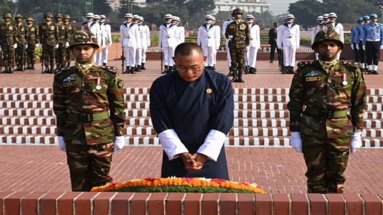 স্মৃতিসৌধে শ্রদ্ধা জানালেন ভুটানের প্রধানমন্ত্রী