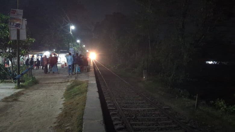 সাড়ে ছয় ঘণ্টা পর অবরোধ তুলে নিল বিসিএস প্রিলিতে পাশ করা শিক্ষার্থীরা।