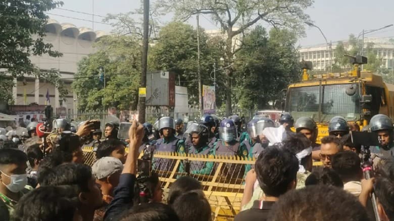 যমুনা অভিমুখে ৪৭তম বিসিএস পরীক্ষার্থীরা, পুলিশের বাধা
