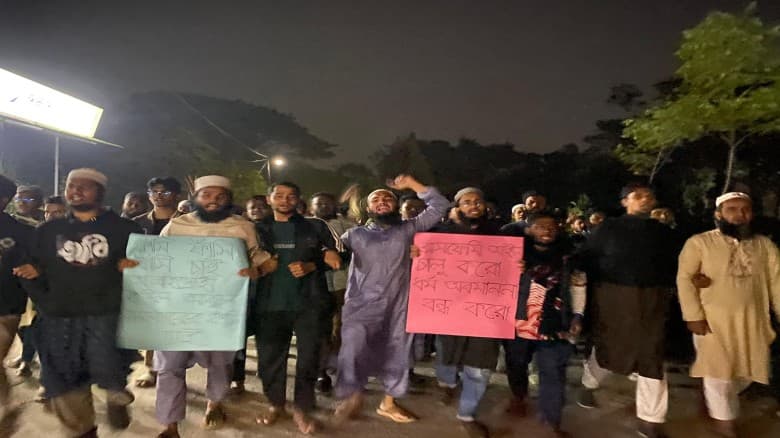 বাউল আবুল সরকারের সর্বোচ্চ শাস্তির দাবিতে জাবিতে বিক্ষোভ