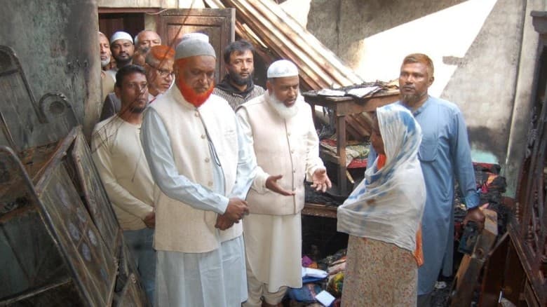 বগুড়ার অগ্নিকান্ডে ক্ষতিগ্রস্থদের সহায়তা দিলো জামায়াতের সংসদ সদস্য প্রার্থী