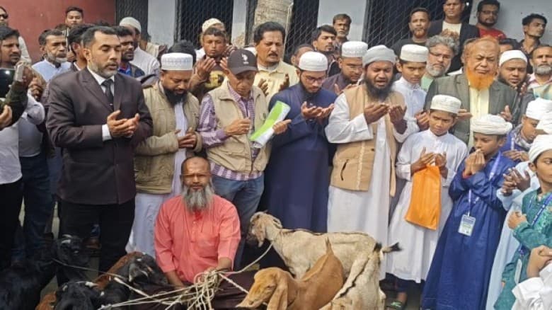 বাগেরহাটে খালেদা জিয়ার জানের সদকা হিসেবে বিএনপি নেতার ১১টি ছাগল দান