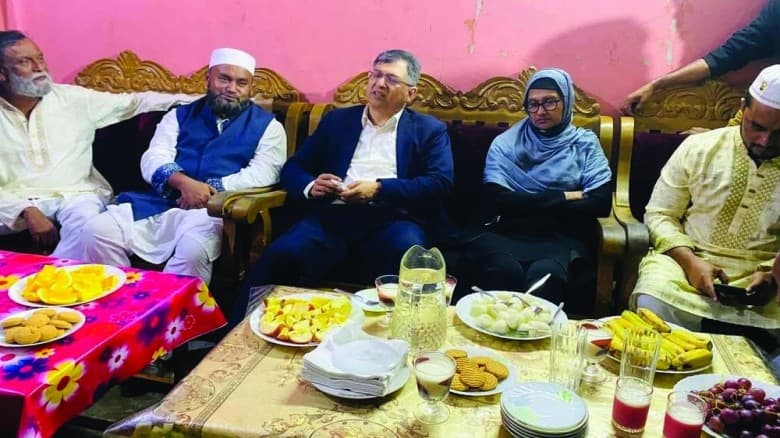 জামায়াত প্রার্থীর বাসায় বিএনপি নেতা সালাহউদ্দিন আহমদ