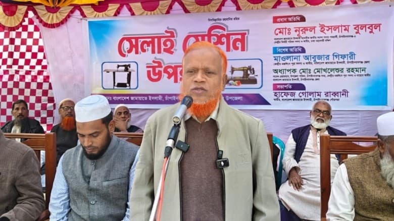 চাঁপাইনবাবগঞ্জে প্রশিক্ষিত নারীদের মাঝে সেলাই মেশিন বিতরণ