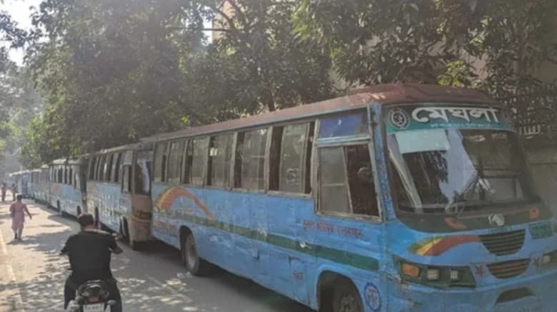 ঢাকা কলেজের শিক্ষার্থী আহতের ঘটনায় মেঘলা ট্রান্সপোর্টের ১২টি বাস আটক
