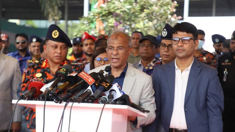 ফায়ার সার্ভিসে ৬২ হাজার স্বেচ্ছাসেবক তৈরি করবে সরকার: স্বরাষ্ট্র উপদেষ্টা