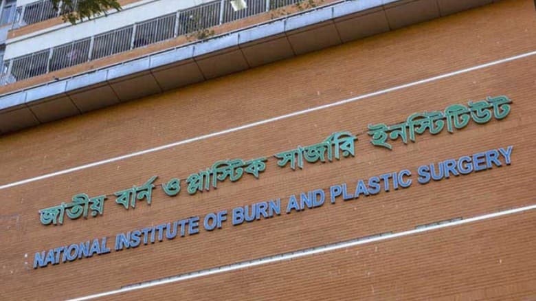 ফোনের চার্জার বিস্ফোরণ থেকে আগুন, দগ্ধ একই পরিবারের চারজন