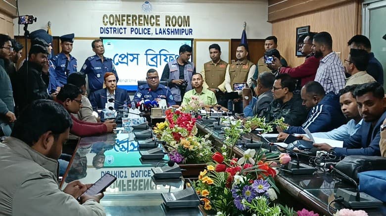 লক্ষ্মীপুরে কবরস্থান থেকে উদ্ধার হলো ৬ অস্ত্র