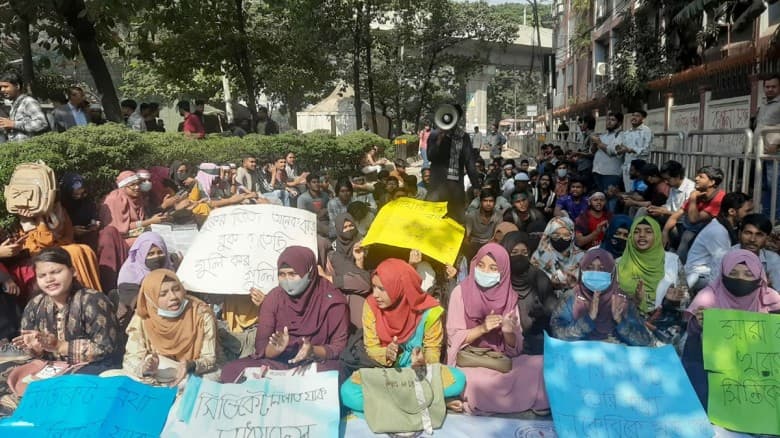 শিক্ষা মন্ত্রণালয়ের সিদ্ধান্ত প্রত্যাখ্যান, সাত কলেজের শিক্ষার্থীদের আন্দোলন অব্যাহত