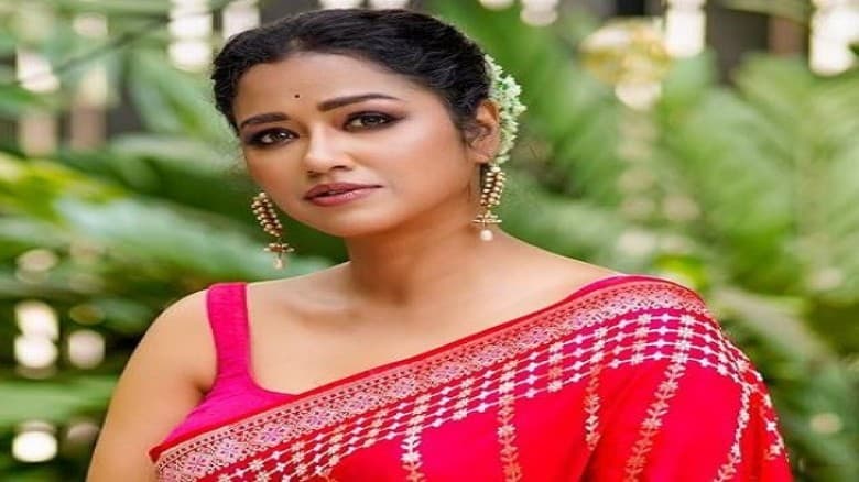 রাজনীতি নয়, অভিনয়েই মন দিতে চান সোহিনী সরকার