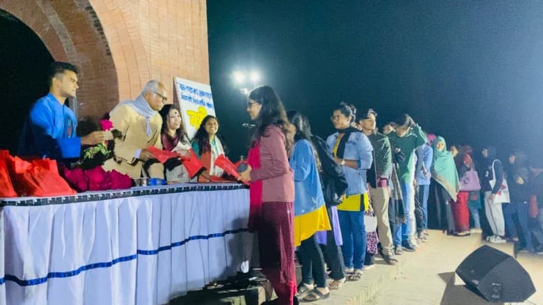 জাবিতে নবীন শিক্ষার্থীদের বরণ করে নিলো সমাজতান্ত্রিক ছাত্রফ্রন্ট