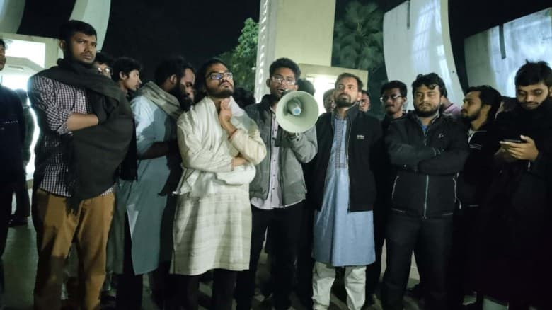 ওসমান হাদীর উপর হামলার প্রতিবাদে‌ কুবিতে বিক্ষোভ মিছিল