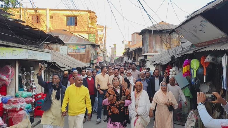 গলাচিপায় হাদি হত্যাচেষ্টার প্রতিবাদে বিএনপির বিক্ষোভ মিছিল