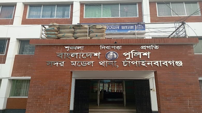 চাঁপাইনবাবগঞ্জে ককটেল বিস্ফোরণে শিশু আহত