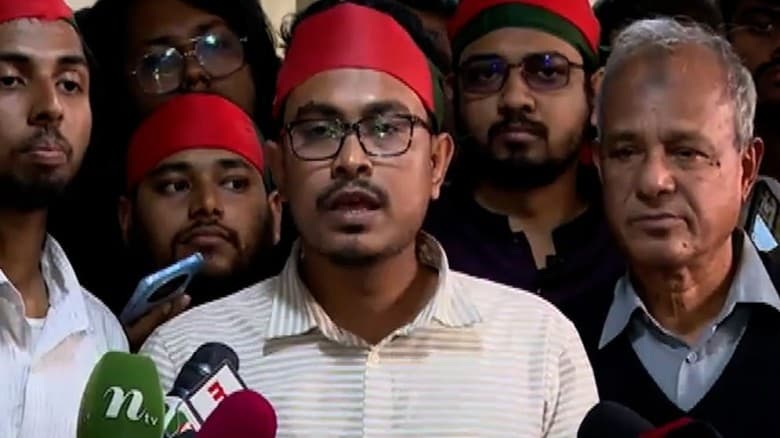 স্বরাষ্ট্র উপদেষ্টার পাশে দাঁড়িয়ে পদত্যাগের আল্টিমেটাম ডাকসু ভিপির