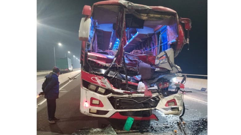 পদ্মা সেতুতে সংঘর্ষে দুই বাস, নিহত এক হেলপার