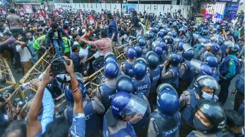 বাড্ডায় ‘লং মার্চ টু ইন্ডিয়ান হাইকমিশন’ কর্মসূচিতে পুলিশের বাধা