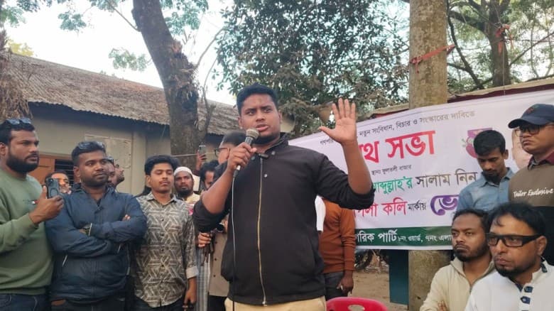 শুধু ধমক নয়, লাথি দিয়ে বের করে দেওয়া উচিত ছিল
