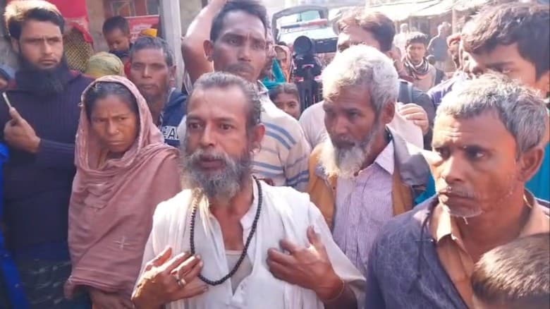 টাকা চুরির অভিযোগে আটকের পর ঝুলন্ত লাশ: ইউপি সদস্যকে দায়ী করেছেন নিহতের স্ত্রী
