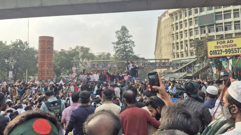 হাদির জানাজায় অংশ নেওয়ার আহ্বান দিয়ে শাহবাগে বিক্ষোভ সমাপ্ত