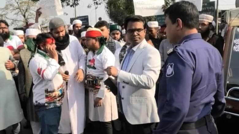 হাদি হত্যার বিচার দাবিতেবিক্ষোভ, ৫ মিনিটে শেষের নির্দেশ এসি ল্যান্ডের